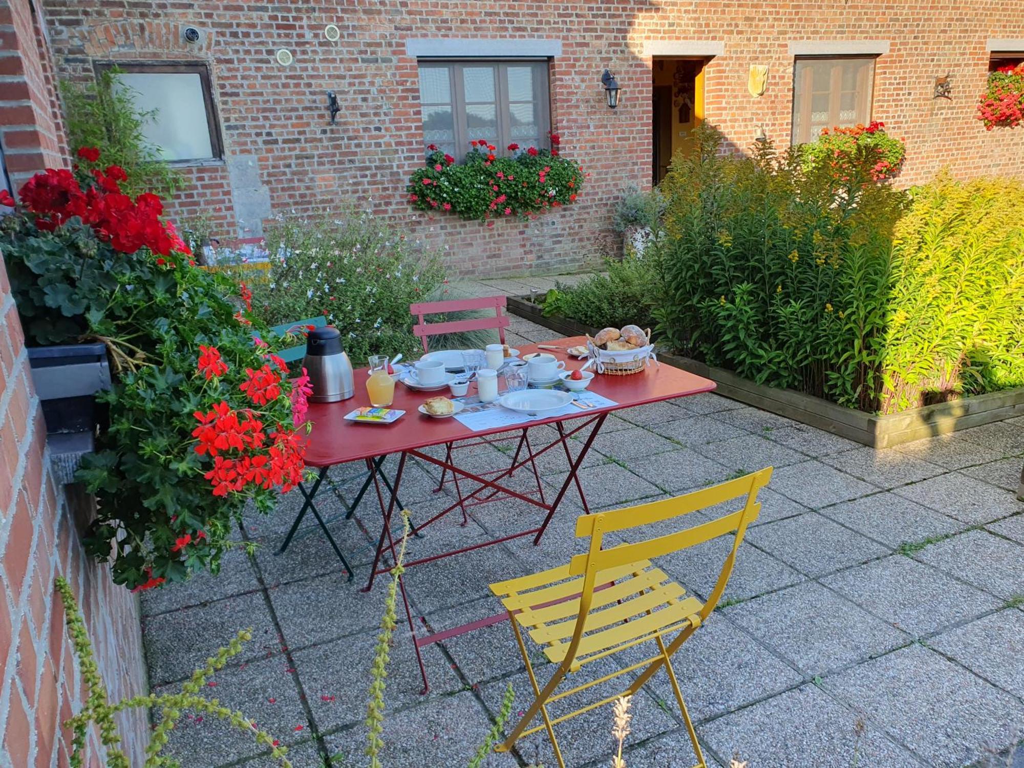 Les Mout'Anes Bed & Breakfast Saint-Hilaire-sur-Helpe Exterior foto