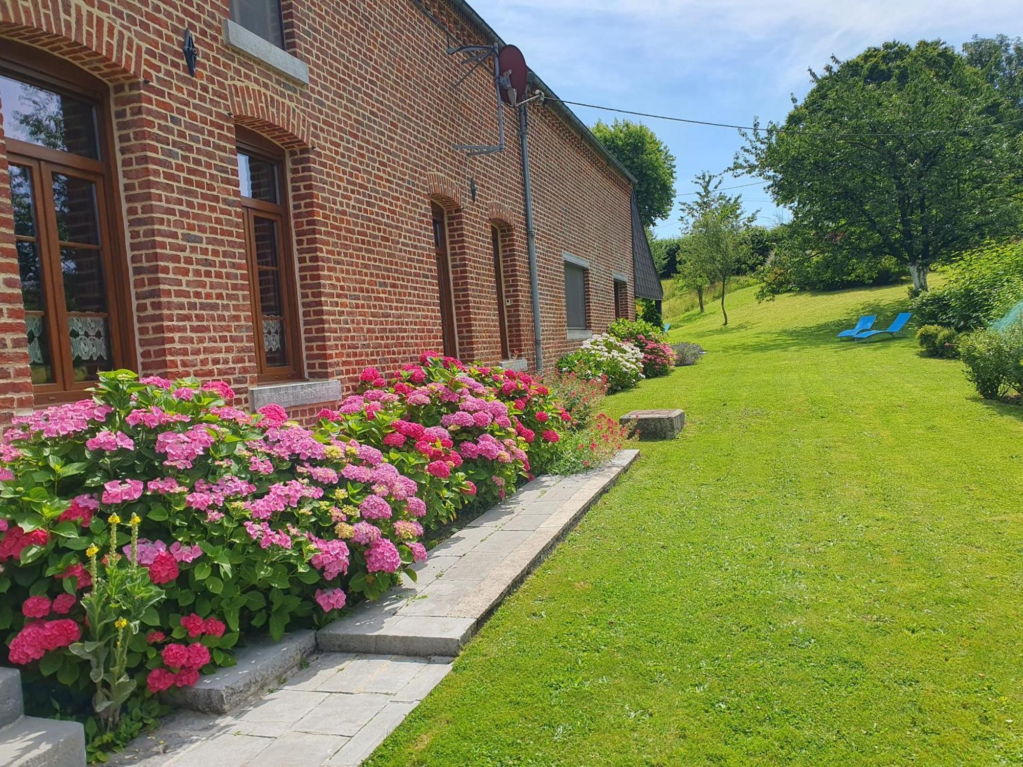 Les Mout'Anes Bed & Breakfast Saint-Hilaire-sur-Helpe Exterior foto